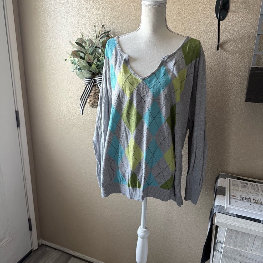 Woman’s Plus Gray With Green & Teal Argyle V Neck Sweater 26/28W